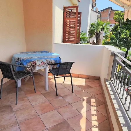Comfortable With Private Parking Apartment *