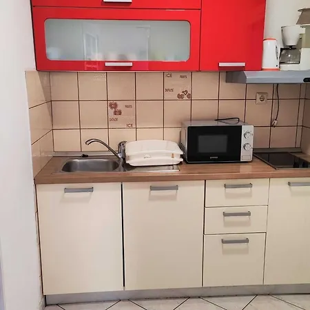 Comfortable With Private Parking Apartment