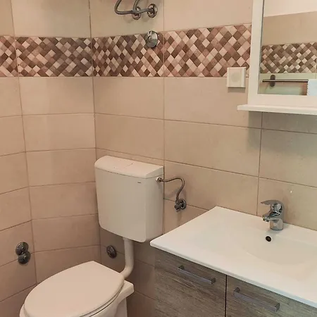 Comfortable With Private Parking Apartment Crikvenica