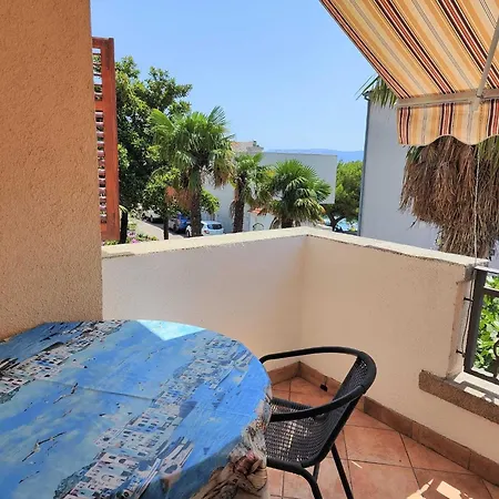 Comfortable With Private Parking Apartment Crikvenica
