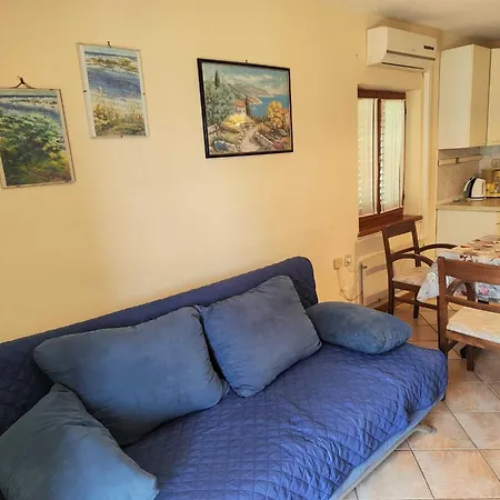 Comfortable With Private Parking Appartamento